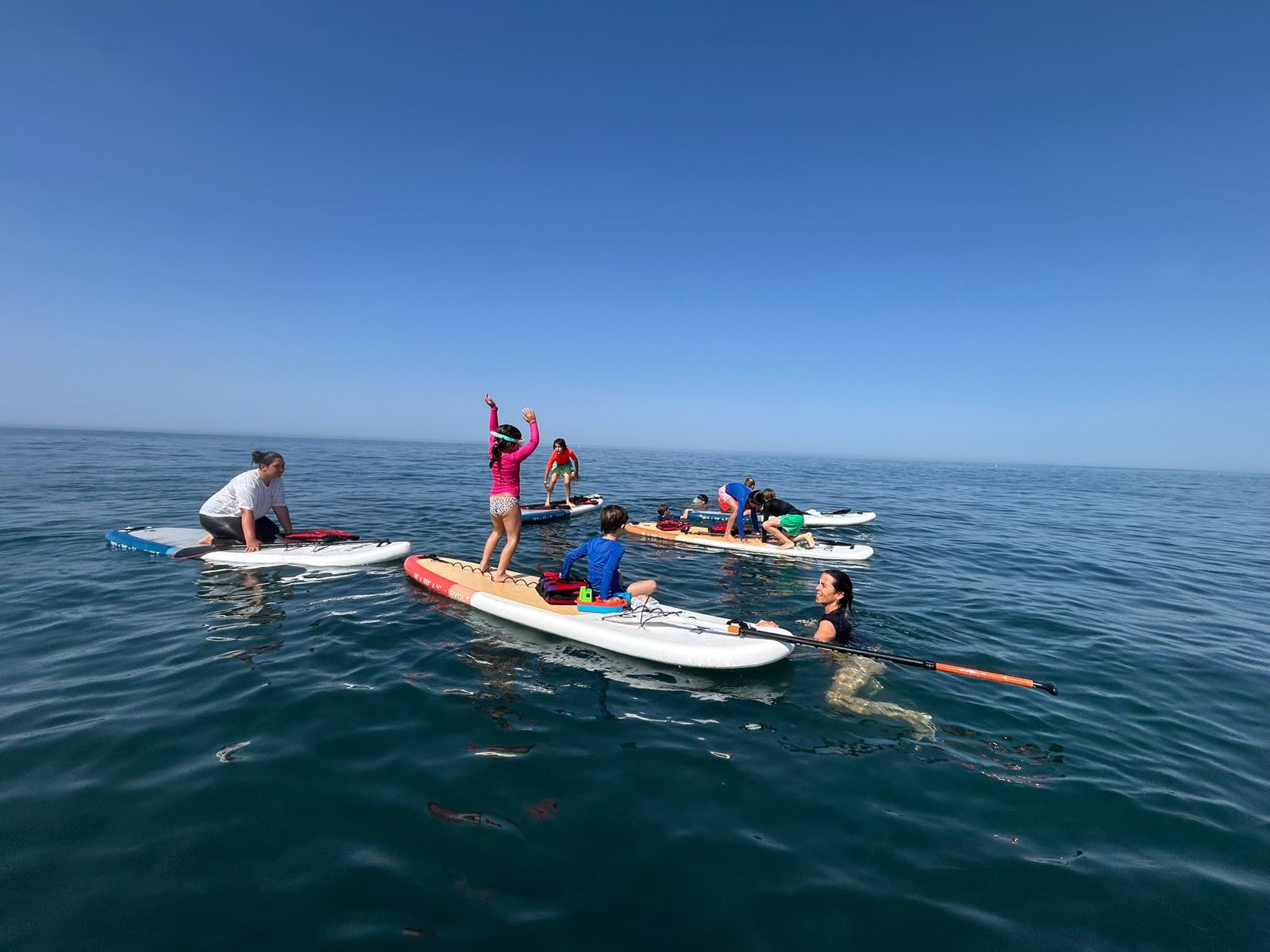 Balade en stand up paddle avec les enfants